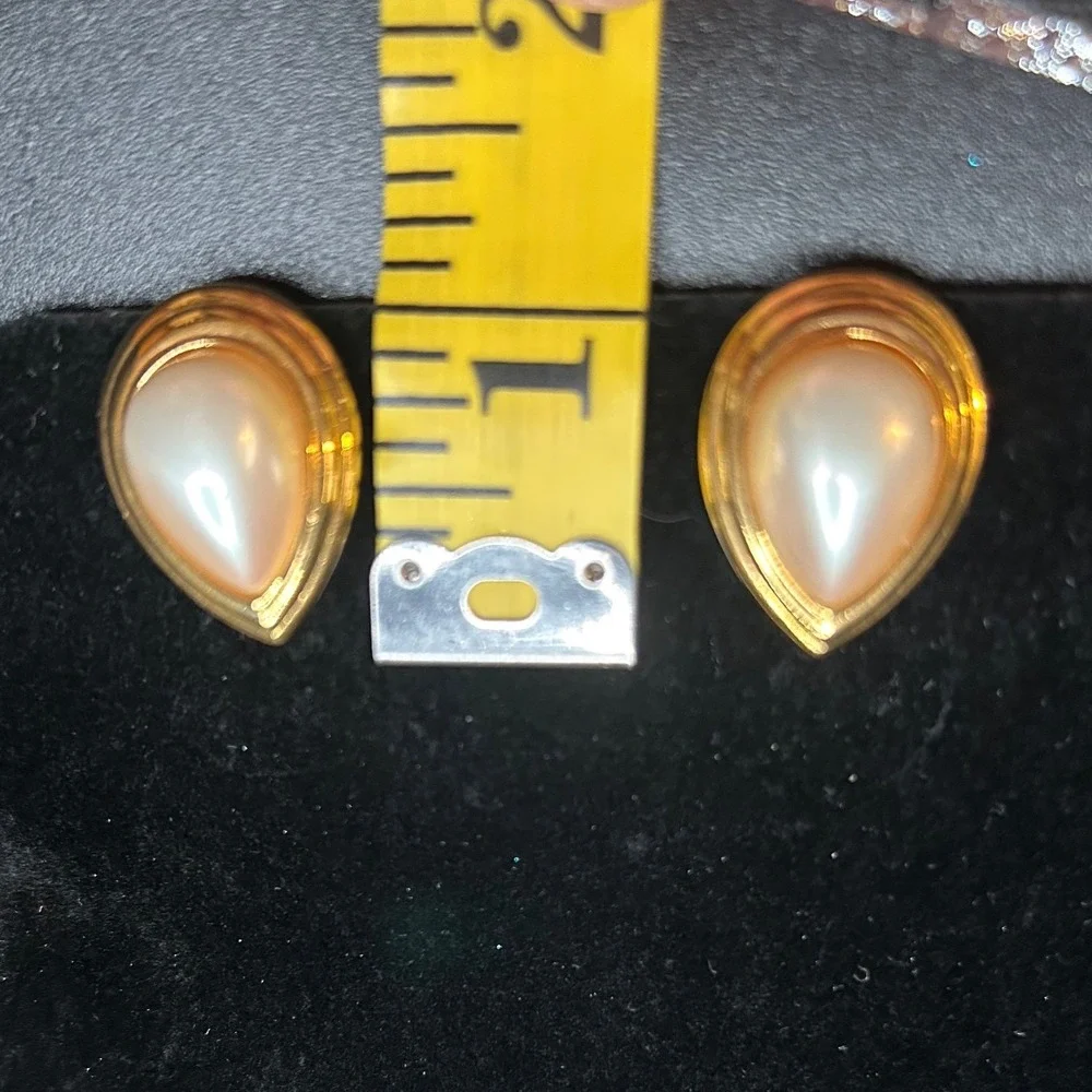 Marvella Vintage Gold Tone Faux Pearl Teardrop Stud Earrings Post Back Classic‎